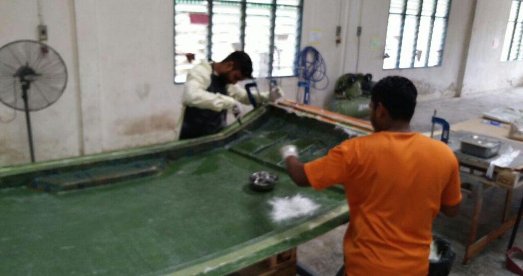 Laminating the mould for an engine cover for SKSBus.